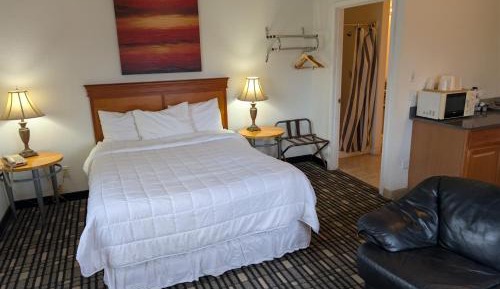 Queen Room with Kitchenette