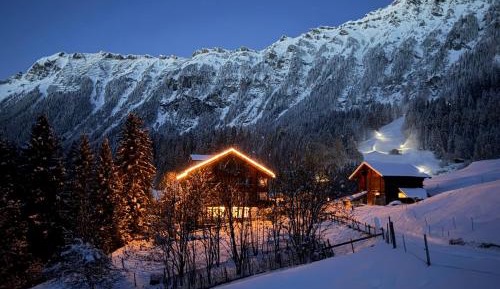 Apartment with Mountain View
