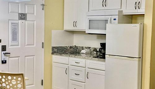Efficiency King Room - Accessible/Non-Smoking