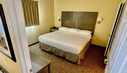 Efficiency King Suite - Accessible/Non-Smoking
