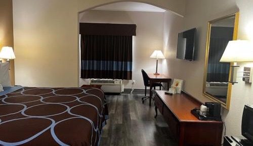Deluxe King Room - Non-Smoking