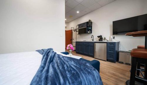 Studio Apartment with Queen Bed