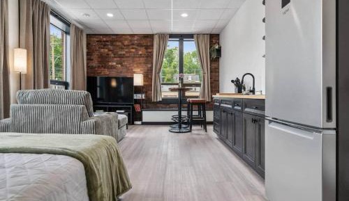 Studio Apartment with Queen Bed