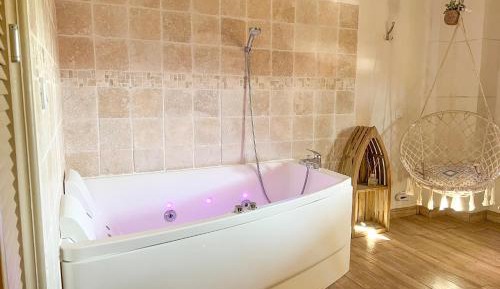 King Room with Spa Bath