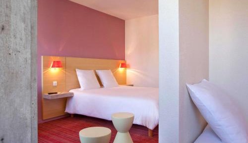 Standard Room with 1 Double and 1 Single Bed