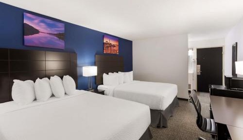 Queen Rooms with Two Queen Beds - Non-Smoking
