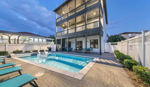 Eight-Bedroom Holiday Home