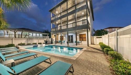 Eight-Bedroom Holiday Home