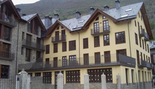 Apartment with Mountain View