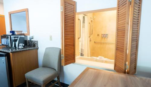 Accessible Deluxe Fireplace View Double Queen