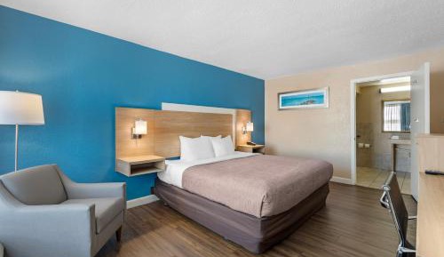 King Room with Courtyard View - Accessible/Non-Smoking