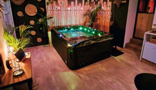 Suite with Hot Tub