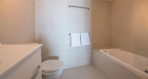 Studio with Spa Bath