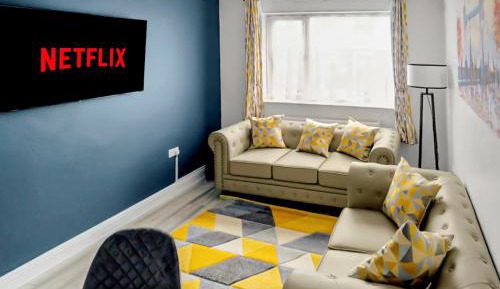 Deluxe Two-Bedroom Apartment with Garden View