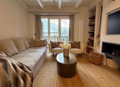 Three-Bedroom Apartment with Mountain View