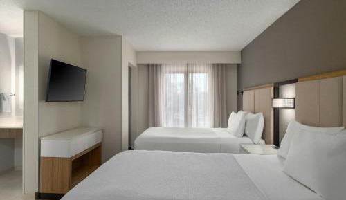 Suite with Two Double Beds and Adapted Tub - Mobility and Hearing Accessible