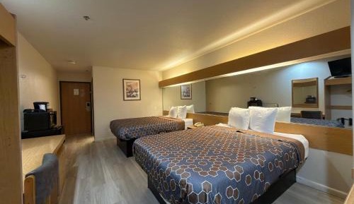 Queen Room with Two Queen Beds - Non-Smoking