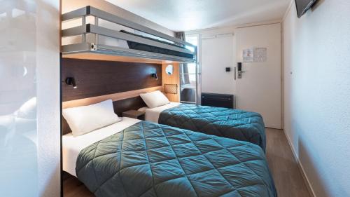 Standard Twin Room with One Bunk Bed