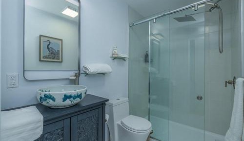 Queen Room with Pool View