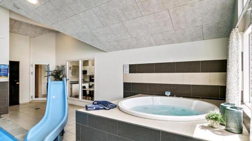 Six-Bedroom Holiday Home