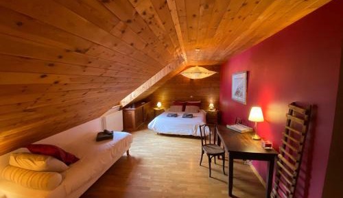 Quadruple Room with Private Bathroom