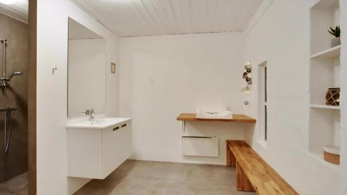 Eight-Bedroom Holiday Home