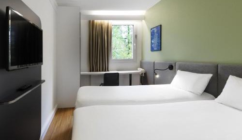 Standard Room with Two Single Beds