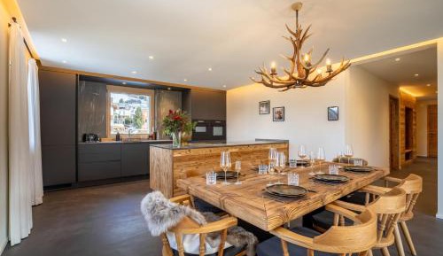 Three-Bedroom Apartment with Mountain View