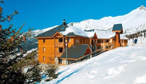 Three-Bedroom Apartment with Mountain View