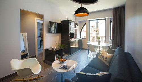 Deluxe Apartment