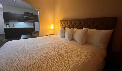 Queen Room with Kitchenette