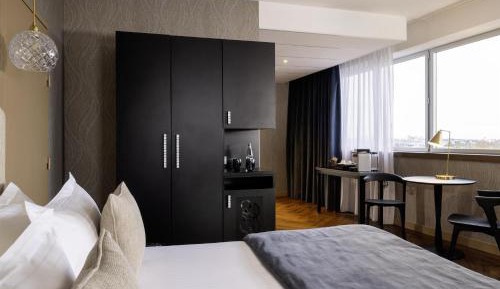 Deluxe Queen Room with Sofa Bed