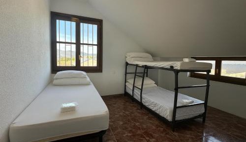 Basic Triple Room with Shared Bathroom