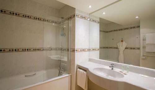 Family Queen Room with Balcony