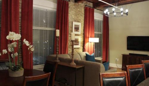 Deluxe One-Bedroom Apartment