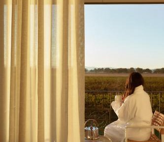 Superior Balcony Sunrise - Includes Breakfast, Parking and WiFi