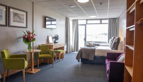 Family Room (2 Adults + 2 Children)