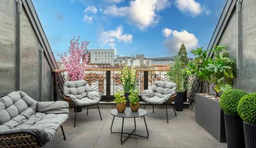 One-Bedroom Apartment with Terrace