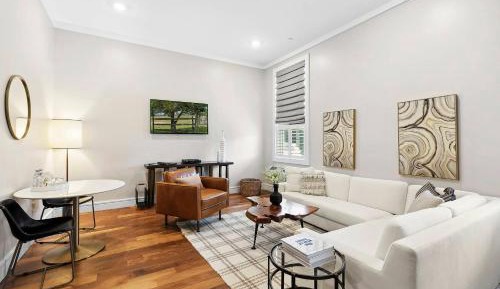 Classic One-Bedroom Apartment with King Bed