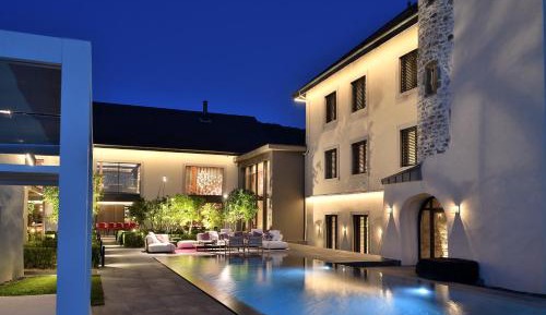 Villa with Garden View