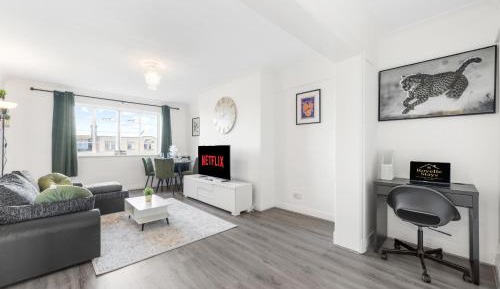 Apartment with City View