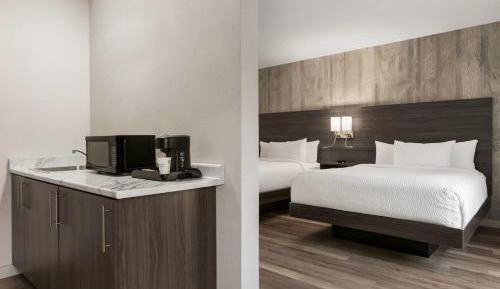 Efficiency Room with Two Queen Beds - Non-Smoking