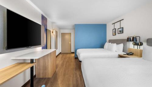 Room with Two Queen Beds - Non Smoking