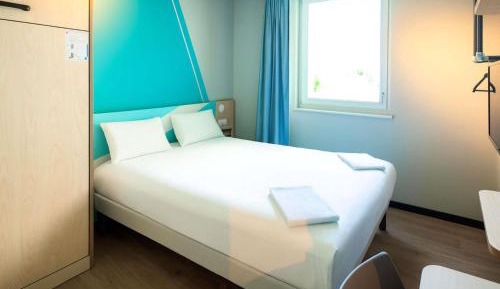 Standard Double Room with Murphy Bed