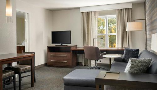 One-Bedroom King Suite with Sofa Bed - Hearing Accessible