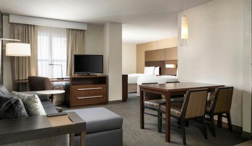 Queen Studio with Sofa Bed - Hearing Accessible