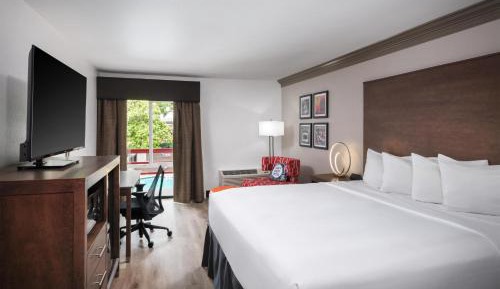 King Room with Courtyard View