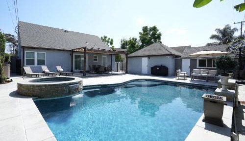 Six-Bedroom Holiday Home