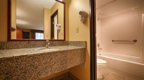 Queen Room with Two Queen Beds and Kitchenette - Non-Smoking