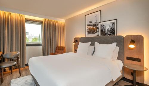 Standard Queen Room